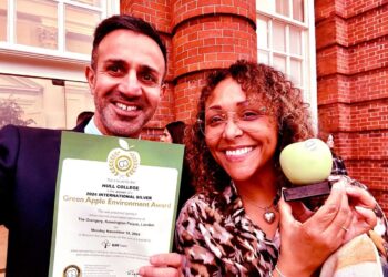 hull college staff at the international green apple awards