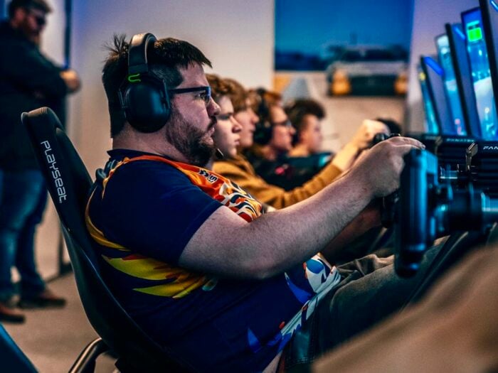 hull college students on trip to williams F1 headquarters